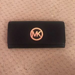 Black leather michael Kors wallet 💴